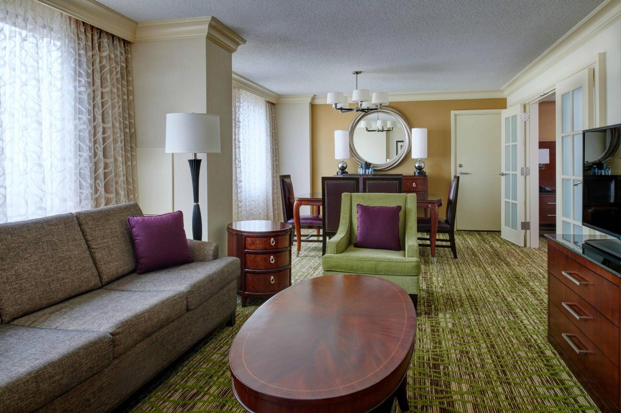 Hotel Marriott Downtown At Key Tower 4*